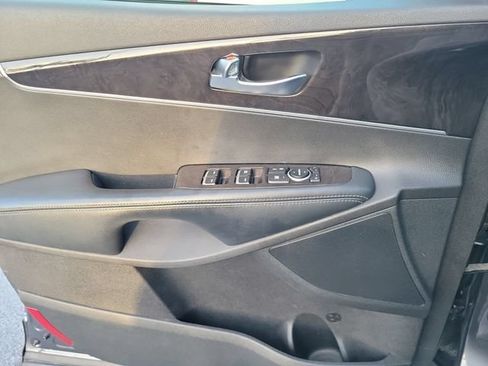 Used 2018 Kia Sorento FWD image 15