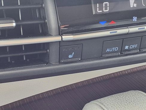 Certified 2024 Toyota Sienna XLE image 7