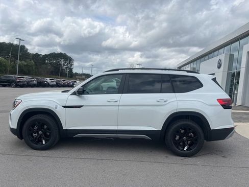 New 2026 Volkswagen Atlas Peak Edition AWD/4WD image 3