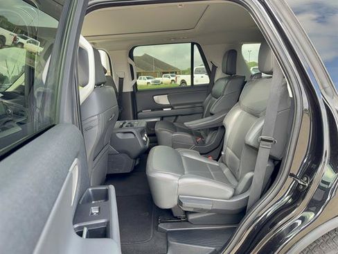 Used 2025 Ford Expedition Active AWD/4WD image 10
