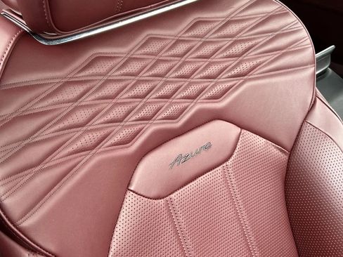 Certified 2023 Bentley Bentayga Extended Wheelbase AWD/4WD image 44