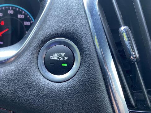 Used 2023 Chevrolet Traverse RS FWD image 25