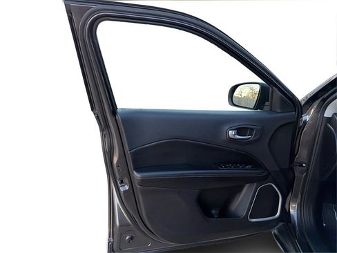 Used 2018 Jeep Compass Sport image 19