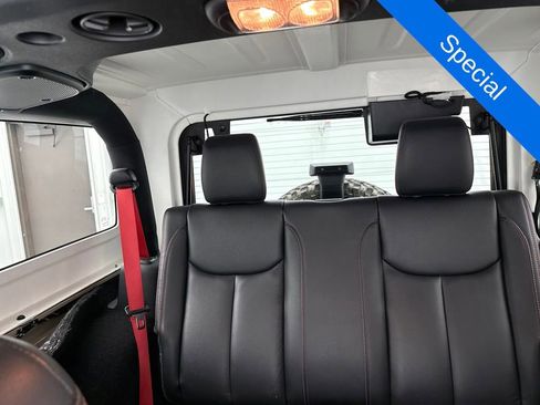 Used 2018 Jeep Wrangler Rubicon AWD/4WD image 13