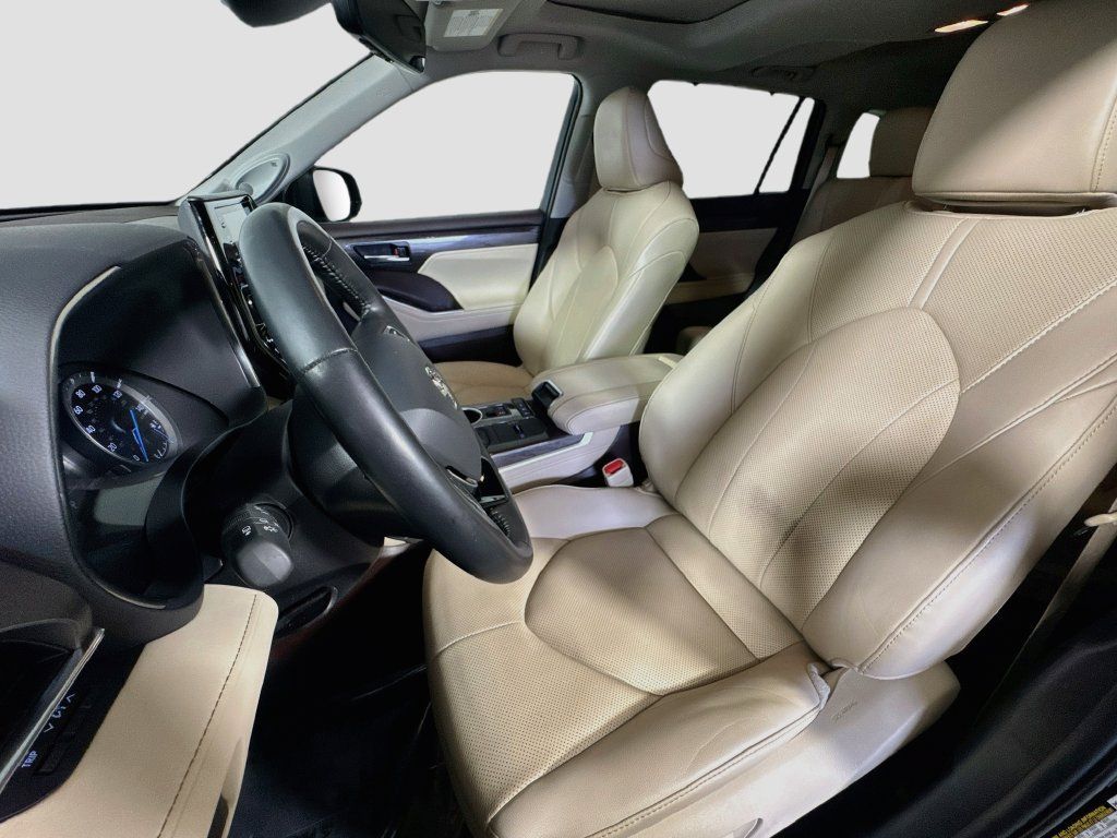 Used 2021 Toyota Highlander Limited AWD/4WD image 18