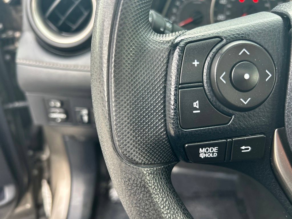 Used 2013 Toyota RAV4 XLE AWD/4WD image 31