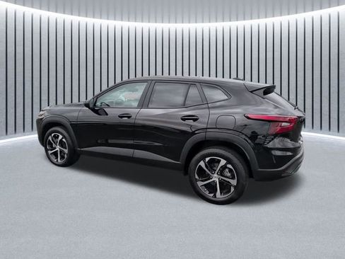 Certified 2025 Chevrolet Trax RS w/ Driver Confidence Package FWD image 9