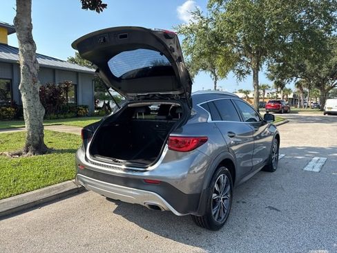 Used 2018 INFINITI QX30 Premium w/ Navigation Package image 19