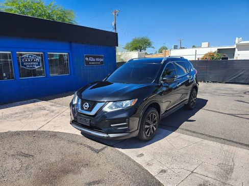 Used 2017 Nissan Rogue S w/ S Appearance Package FWD image 3