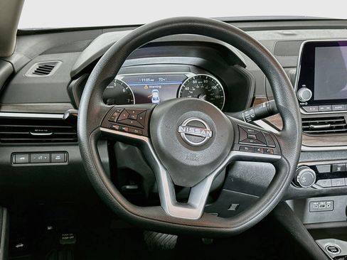 Used 2025 Nissan Altima 2.5 SV FWD image 18