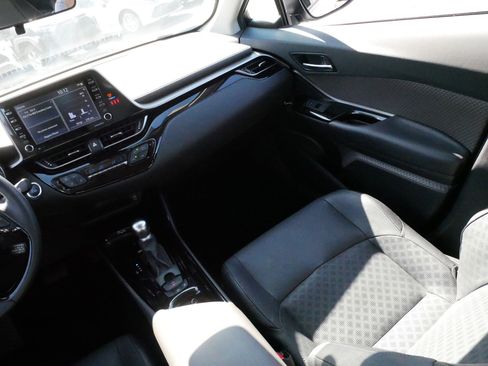 Used 2020 Toyota C-HR Limited image 11