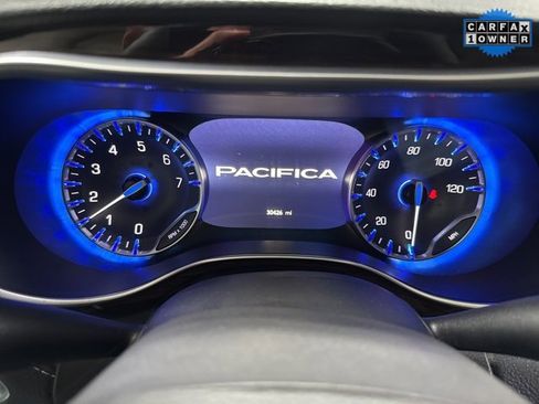Used 2024 Chrysler Pacifica Limited image 17