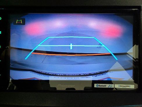 Used 2017 Toyota Camry SE image 9