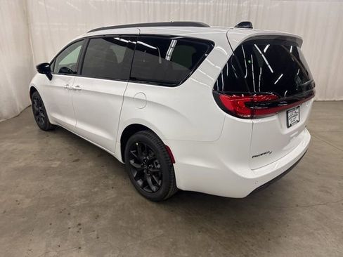 New 2026 Chrysler Pacifica Select w/ S Appearance Package image 27