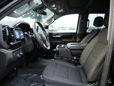 Used 2024 Chevrolet Silverado 1500 LT image 9