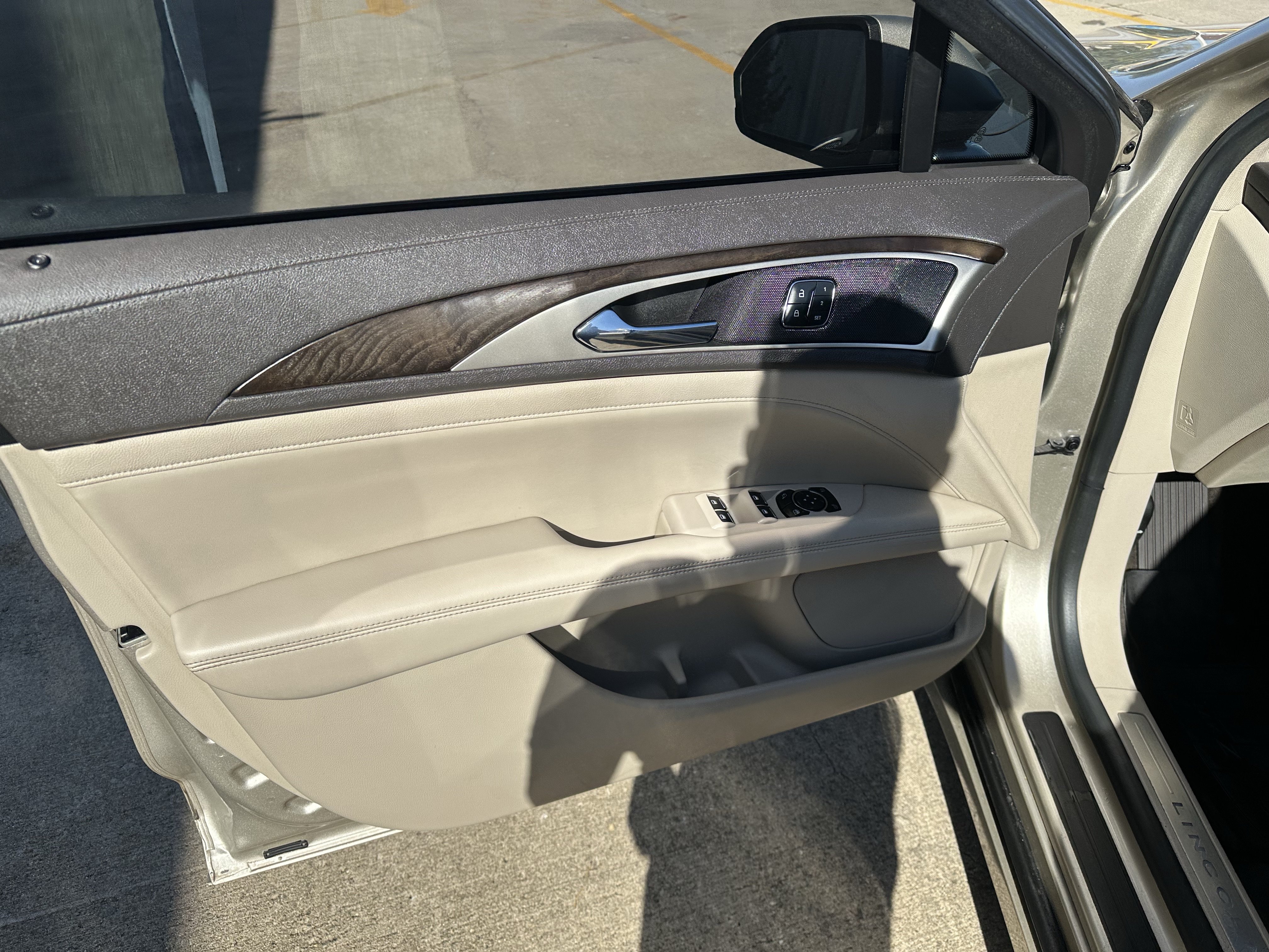 Used 2017 Lincoln MKZ Reserve w/ Climate Package FWD image 9