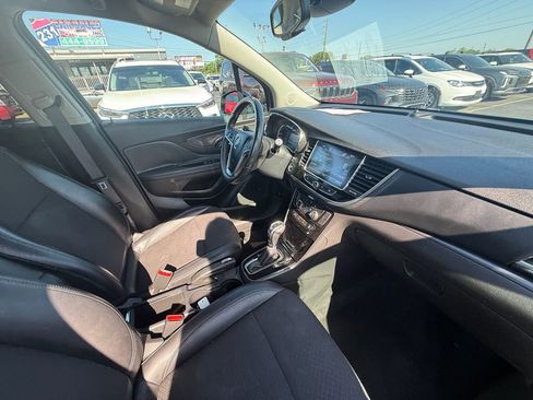 Used 2021 Buick Encore Preferred w/ Safety Package image 25