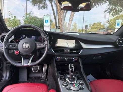 Used 2025 Alfa Romeo Giulia AWD w/ Veloce Package AWD image 29
