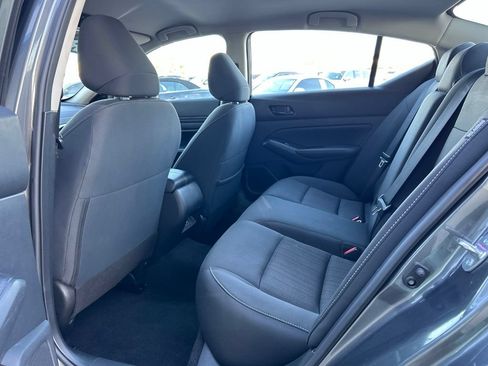 Used 2025 Nissan Altima 2.5 SV FWD image 9