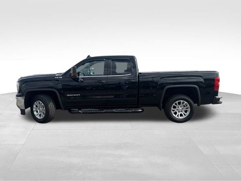 Used 2017 GMC Sierra 1500 SLE w/ SLE Value Package AWD/4WD image 2