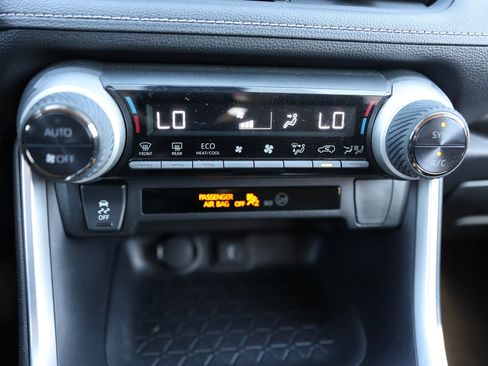 Used 2022 Toyota RAV4 LE image 27