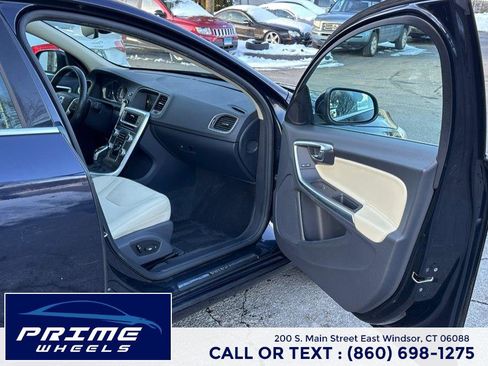 Used 2016 Volvo S60 T5 Premier image 16