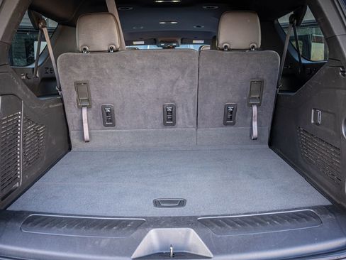 Used 2024 GMC Yukon XL SLT image 31