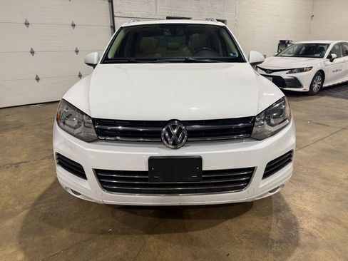 Used 2014 Volkswagen Touareg TDI image 2
