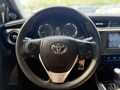 Used 2017 Toyota Corolla LE w/ Carpet Mat Package (TMS) FWD image 18
