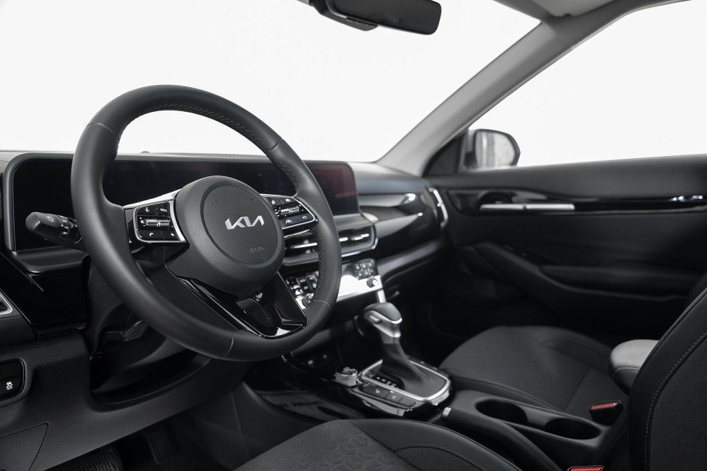 Used 2024 Kia Seltos S AWD/4WD image 24