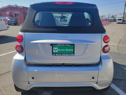 Used 2015 smart fortwo passion RWD image 4