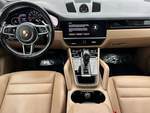 Used 2023 Porsche Cayenne AWD/4WD image 14