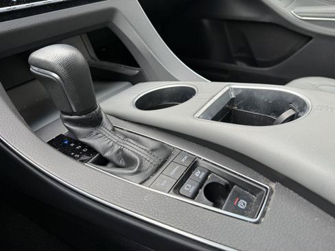 Used 2019 Toyota Avalon XLE w/ Moonroof Package FWD image 15