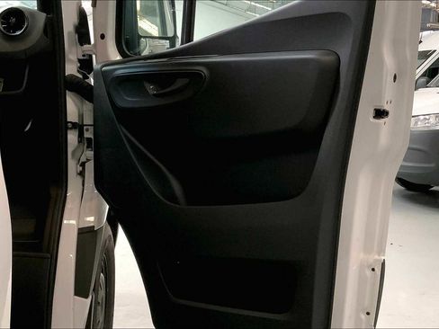 Used 2024 Mercedes-Benz Sprinter 2500 image 10