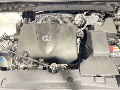 Used 2018 Toyota Highlander Limited AWD/4WD image 9