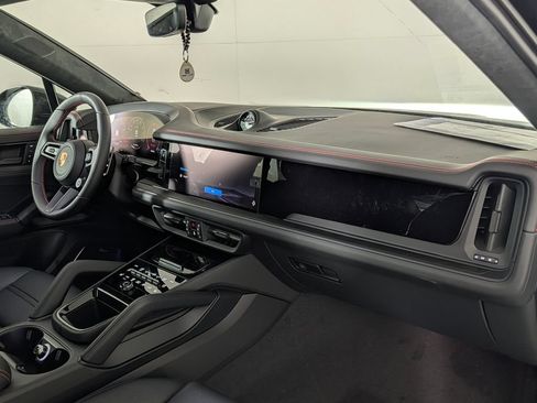 New 2026 Porsche Cayenne GTS AWD/4WD image 18