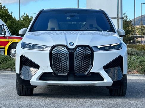 Used 2024 BMW iX xDrive50 w/ Sport Package AWD/4WD image 8