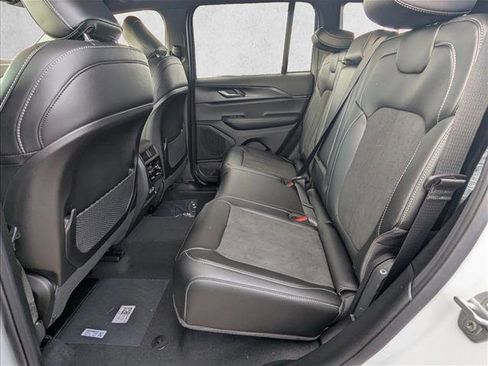 New 2025 Jeep Grand Cherokee Altitude image 15