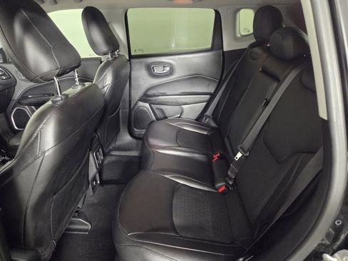 Used 2020 Jeep Compass Latitude FWD image 23
