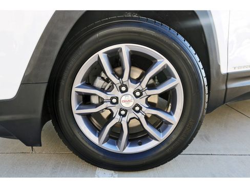 Used 2024 GMC Terrain SLT image 23