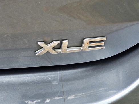 Used 2021 Toyota Highlander XLE image 36