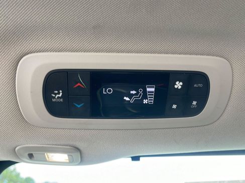 Used 2023 Chrysler Pacifica Limited FWD image 37