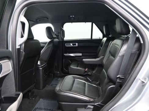 Used 2022 Ford Explorer Limited w/ Equipment Group 301A AWD/4WD image 31