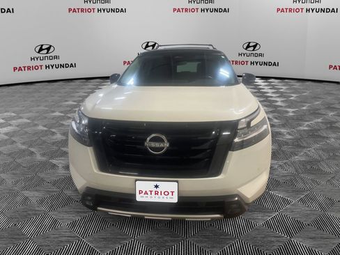 Used 2023 Nissan Pathfinder SL w/ Lighting Package (N92) AWD/4WD image 10