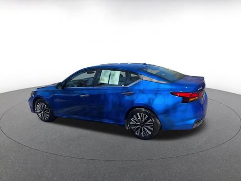 Used 2025 Nissan Altima 2.5 SV FWD image 10