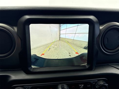 Used 2021 Jeep Gladiator Willys image 23