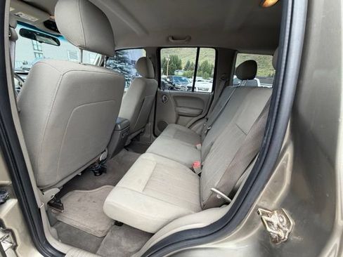 Used 2006 Jeep Liberty Limited w/ Trailer Tow Group AWD/4WD image 22