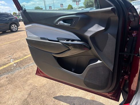 Used 2025 Chevrolet Trax LT FWD image 18