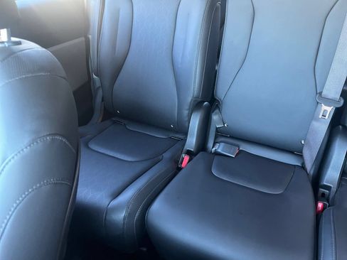 Used 2026 Kia Carnival FWD image 42