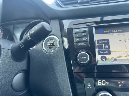 Used 2017 Nissan Rogue SV w/ Sun & Sound Touring Package AWD/4WD image 21